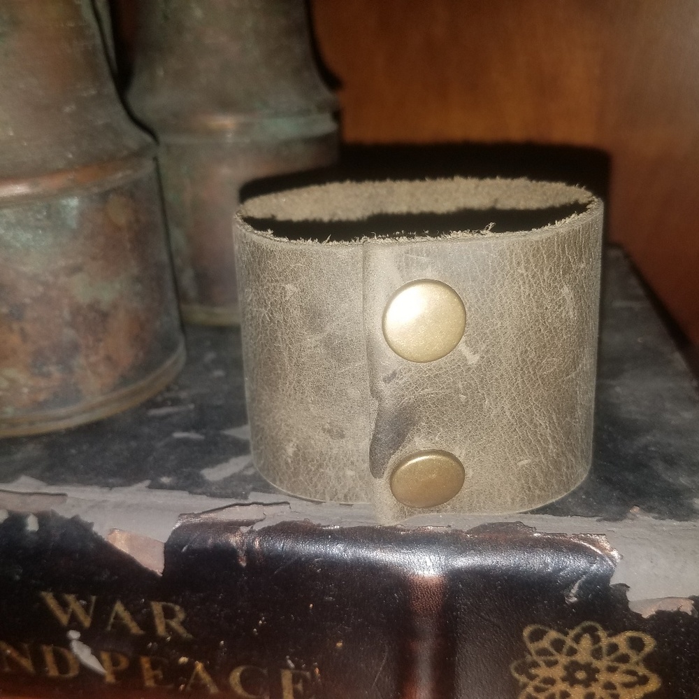 Leather cuff - Picture 3 of 3